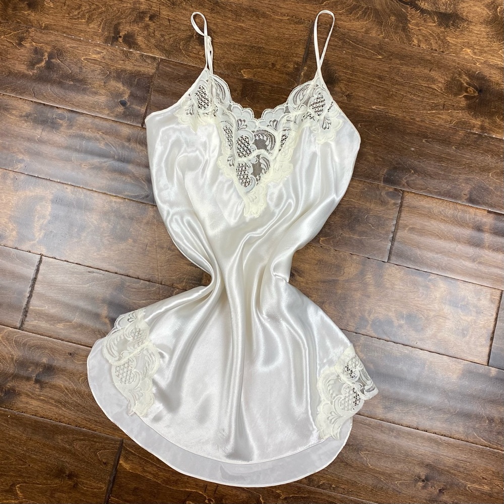 Vintage White Gold Label Victoria’s Secret Slip Sz M
